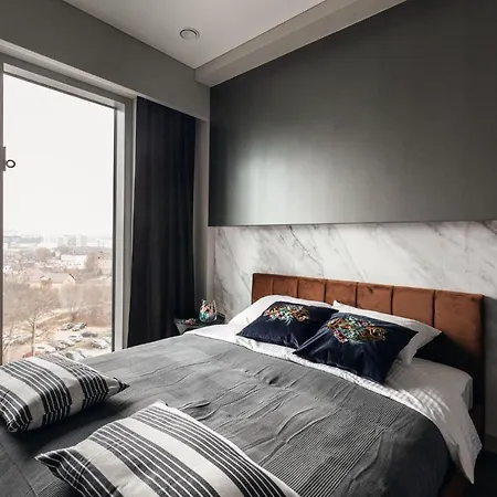 Apartment Brand New Bond Center *