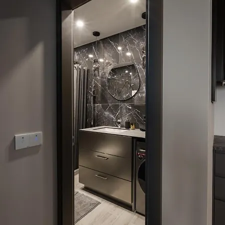Brand New Bond Center Apartman *
